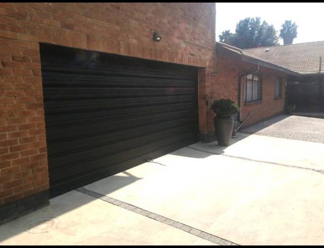 4 BEDROOM TOWNHOUSE FOR SALE IN BEDFORDVIEW